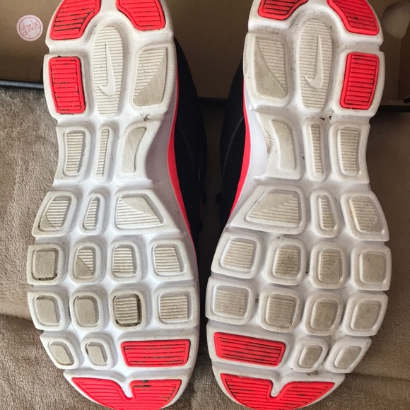 Nike - Picture 2 of 6